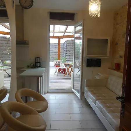 With Large Terrace, Ground Floor Narbonne