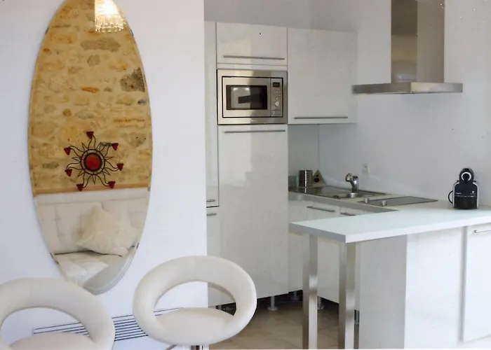 With Large Terrace, Ground Floor * Narbonne