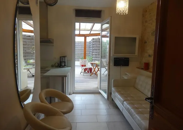 With Large Terrace, Ground Floor Narbonne
